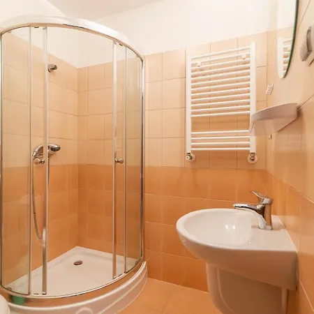 Awenturyn - Δωμάτια σε οικογενειακή κατοικία *